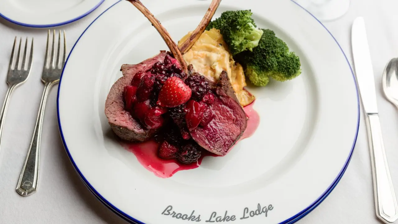 brooks-lake-lodge-dinner